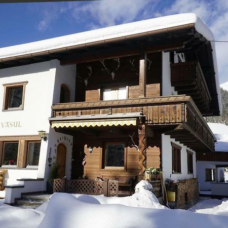 Отель Haus Vasul Санкт-Антон-ам-Арльберг Экстерьер фото
